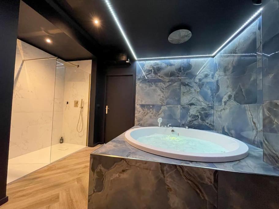 Myinsolite-L'Onyx Vauvert Ngoại thất bức ảnh